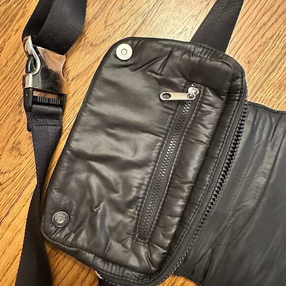 Caraa x Athleta Convertible Black Puffer Metallic Belt Bag Pouch - Picture 4 of 7
